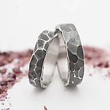 Ručne kovaný snubný prsteň z nerezavejúcej ocele - Natura (Tmavý)