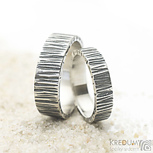 Prstene - Ručne kovaný snubný prsteň z nerezavejúcej ocele - Wood (Tmavý) - 13573241_