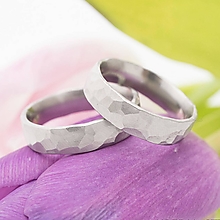 Prstene - Ručne kovaný snubný prsteň z nerezavejúcej ocele - Natura (Světlý matný) - 13573364_