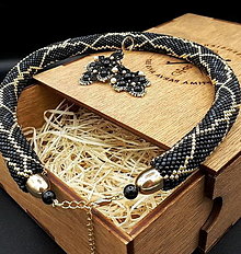 Náhrdelníky - Háčkovaný náhrdelník Pytón - 13573730_