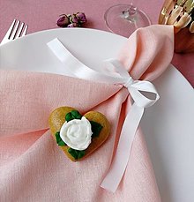 Darčeky pre svadobčanov - Malé srdce s ružou - 13576740_