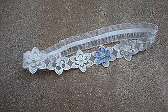 Spodná bielizeň - svadobný podväzok Ivory s modrým čipkovým kvetom 2 - 13578044_