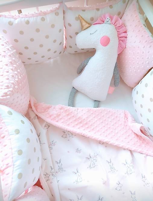 Nežná sada pre dievčatko s vankúšikmi