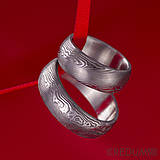 Prstene - Kovaná svadobná obrúčka z nerezové oceli damasteel - PRIMA (vzor dřevo tmavý) - 13588577_