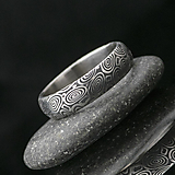Prstene - Kovaná svadobná obrúčka z nerezové oceli damasteel - PRIMA - 13588659_