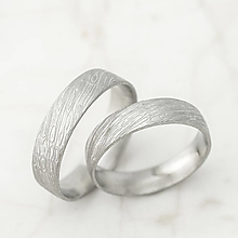 Prstene - Kovaná svadobná obrúčka z nerezové oceli damasteel - PRIMA (vzor voda světlý) - 13588598_