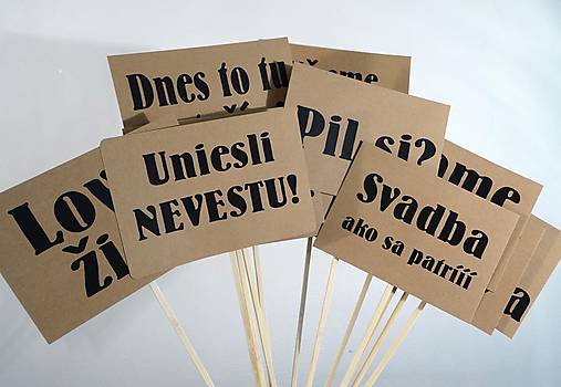 Tabuľky - Svadobné rekvizity pre dobrú náladu nesmú chýbať na vašej svadbe. - 13591988_