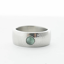 Prstene - Ručne kovaný zásnubný prsteň s drahým kameňom - Prima  (struktura čárky světlý) - 13592550_