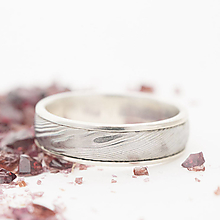 Prstene - Snubný prsteň zo striebra a nerezovej damascénskej ocele - Luna (struktura dřevo světlý) - 13593157_