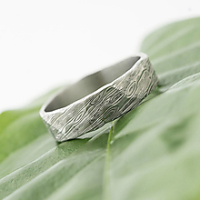 Prstene - Ručne kované svadobné obrúčky z nerezové ocele damasteel - Natura (struktura voda, světlý) - 13594948_