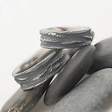 Prstene - Kovaná svadobná obrúčka z nerezové oceli damasteel - Pán vod (tmavý) - 13595824_