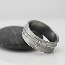 Prstene - Kovaná svadobná obrúčka z nerezové oceli damasteel - Pán vod (světlý) - 13595960_