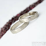 Prstene - Ručně tepaná zlatá svadobná obrúčka - Natura Gold (bílé zlato) - 13602592_