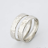 Prstene - Ručně tepaná zlatá svadobná obrúčka - Natura Gold (bílé zlato) - 13602595_