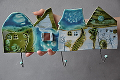 Nábytok - Vešiak so štyrmi domčekmi tyrkysový - 13601776_