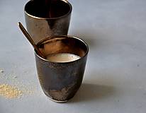 Nádoby - Šálka, pohár v glazúre kovovej farby - 13608031_