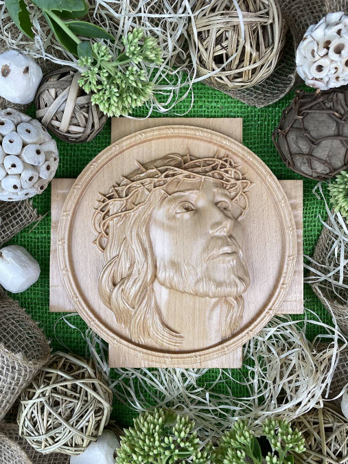 Kríž Ježiš s tŕňovou korunou