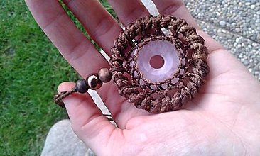 Náhrdelníky - Makramé náhrdelník Mandala lásky - 13612735_