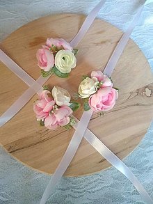 Svadobné pierka - náramky pre družičky ružové s ivory - 13618889_