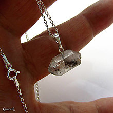 Náhrdelníky - Oboustranný krystal s inkluzemi - stříbrný náhrdelník - 13624130_