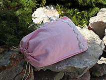 Úžitkový textil - Ľanové vrecko na chlieb ružové s čipkou - 13624994_