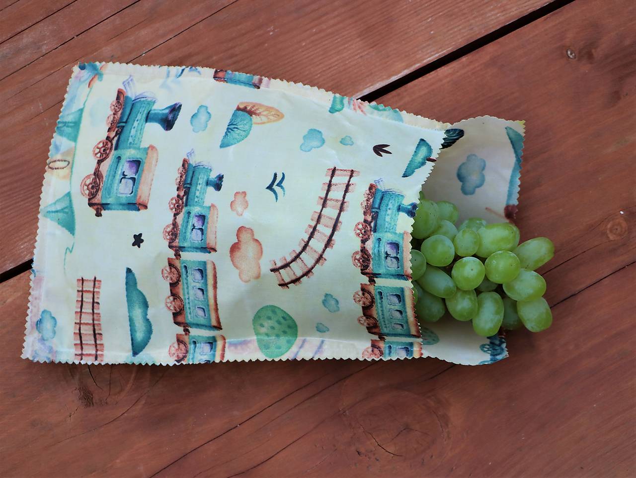 Voskovrecko na desiatu 25cm x 20cm rôzne (Vláčik)