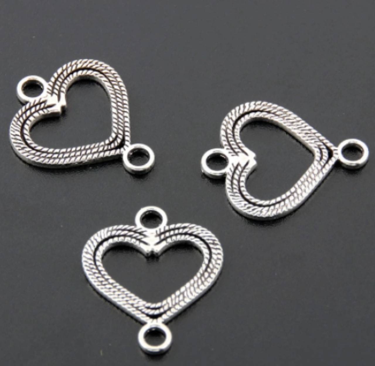 CO104 Konektor srdiečko 2 x 1,6 cm