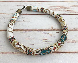 Náhrdelníky - Háčkovaný náhrdelník Scarab - 13626650_