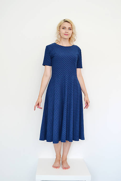 Bavlnené úpletové šaty "made for loving you" (Temno modré s bodkovanou štruktúrou z bavlny a polyamidu)