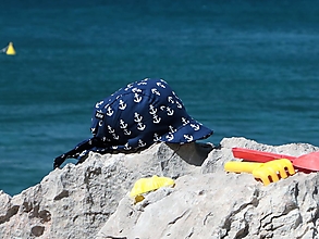 Detské čiapky - Letný detský šilt kotvy na modrej - 13639234_
