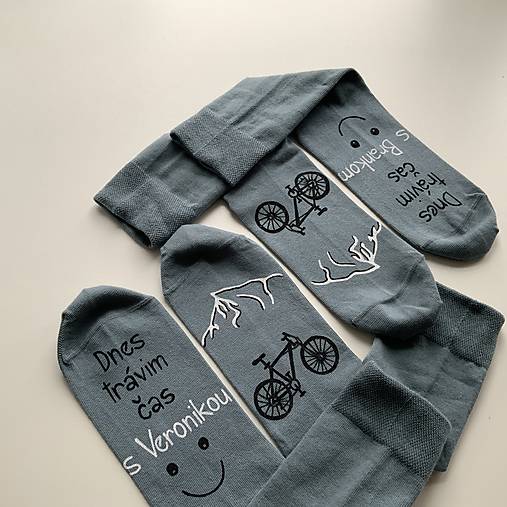 Set maľovaných ponožiek pre pár/kamošky/priateľov/snúbencov... (sivomodré)