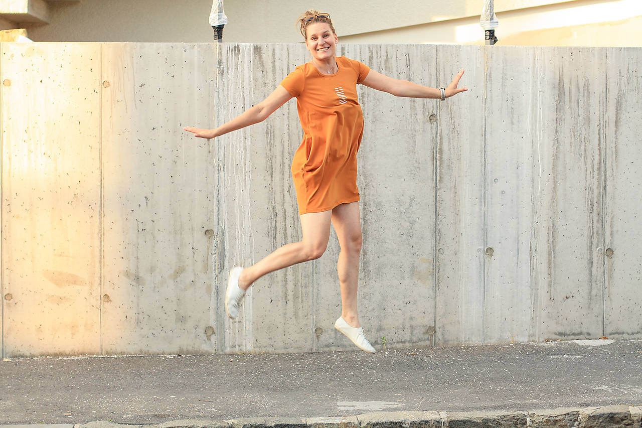 Šaty balónový strih M08 - horčicové, biela potlač