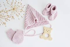 Detské súpravy - Súprava pre bábätko (ružová) - čiapka/rukavičky/papučky/hračka - 13641351_