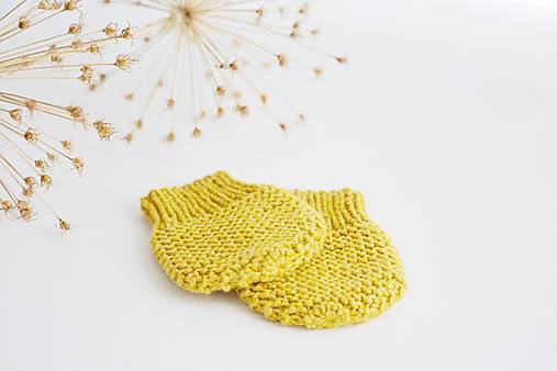 Detské doplnky - Rukavičky pre bábätko (Horčicová - 7 x 10 cm) - 13641376_
