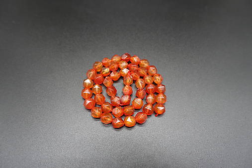 Minerály - Karneol VB fazetovaný 8x8x8 (svetlejší) - 13641553_