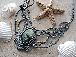 Náhrdelníky - Macramé náhrdelník s labradoritom a bronzovými korálkami - 13641560_
