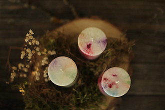 Svietidlá a sviečky - TRIO dúhových sviec v darčekovom balení - 13643878_