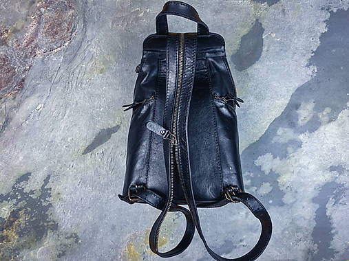 Dámsky kožený ruksačik themis - čierny