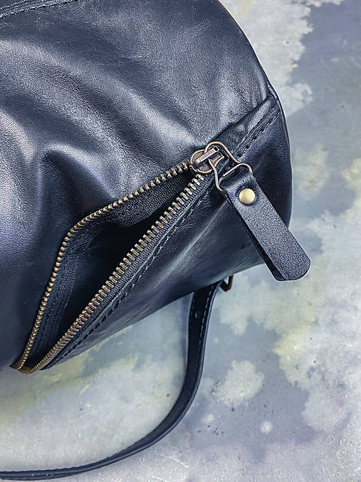 Dámsky kožený ruksačik themis - čierny
