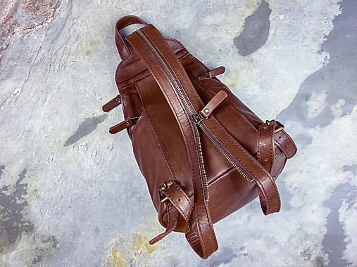 Dámsky kožený ruksak themis - hnedý