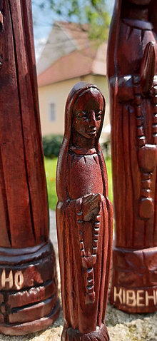 Dobrý obchod - Soška Panny Márie z Kibeho, Rwanda (28cm) - 13646407_
