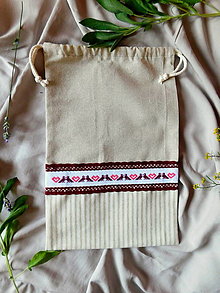 Úžitkový textil - Ľanové vrecko s ručnou krížikovou výšivkou - 13652337_