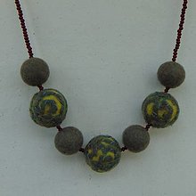 Náhrdelníky - ...náhrdelník s plstenými guľôčkami... - 13655601_