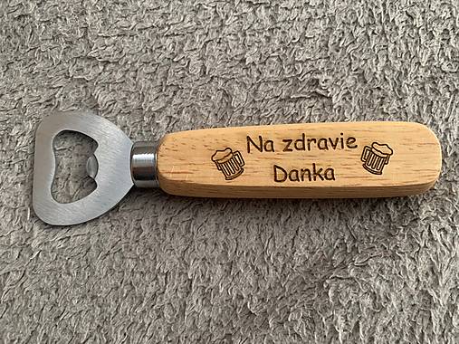 Drevený otvárak na pivo