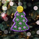 Dekorácie - Vianočný stromček Fimom pletený - klbká (ozdoba) - 13658827_