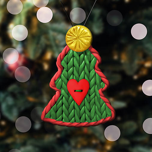  - Vianočný stromček Fimom pletený - srdiečkový gombík (ozdoba) - 13658824_