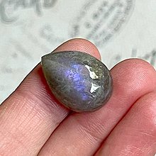 Minerály - Labradorit fialový kabošon slza / 20x13x6mm - 13665555_