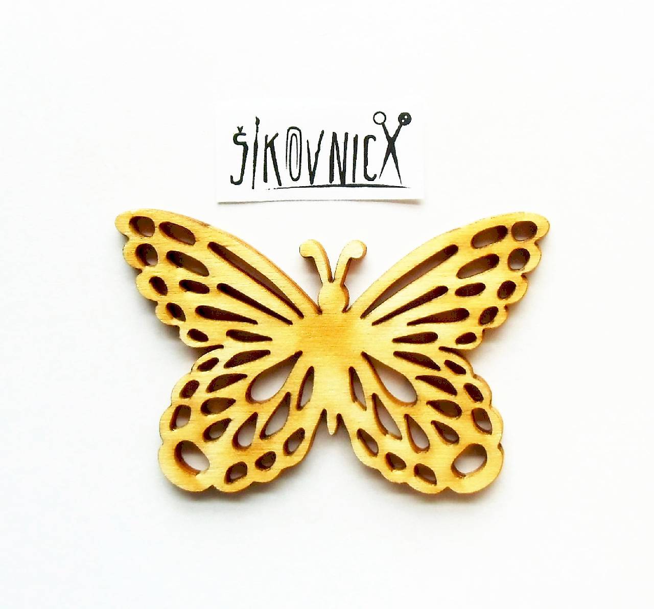 Výrez z preglejky - vyrezávaný motýľ, 7,5x5 cm