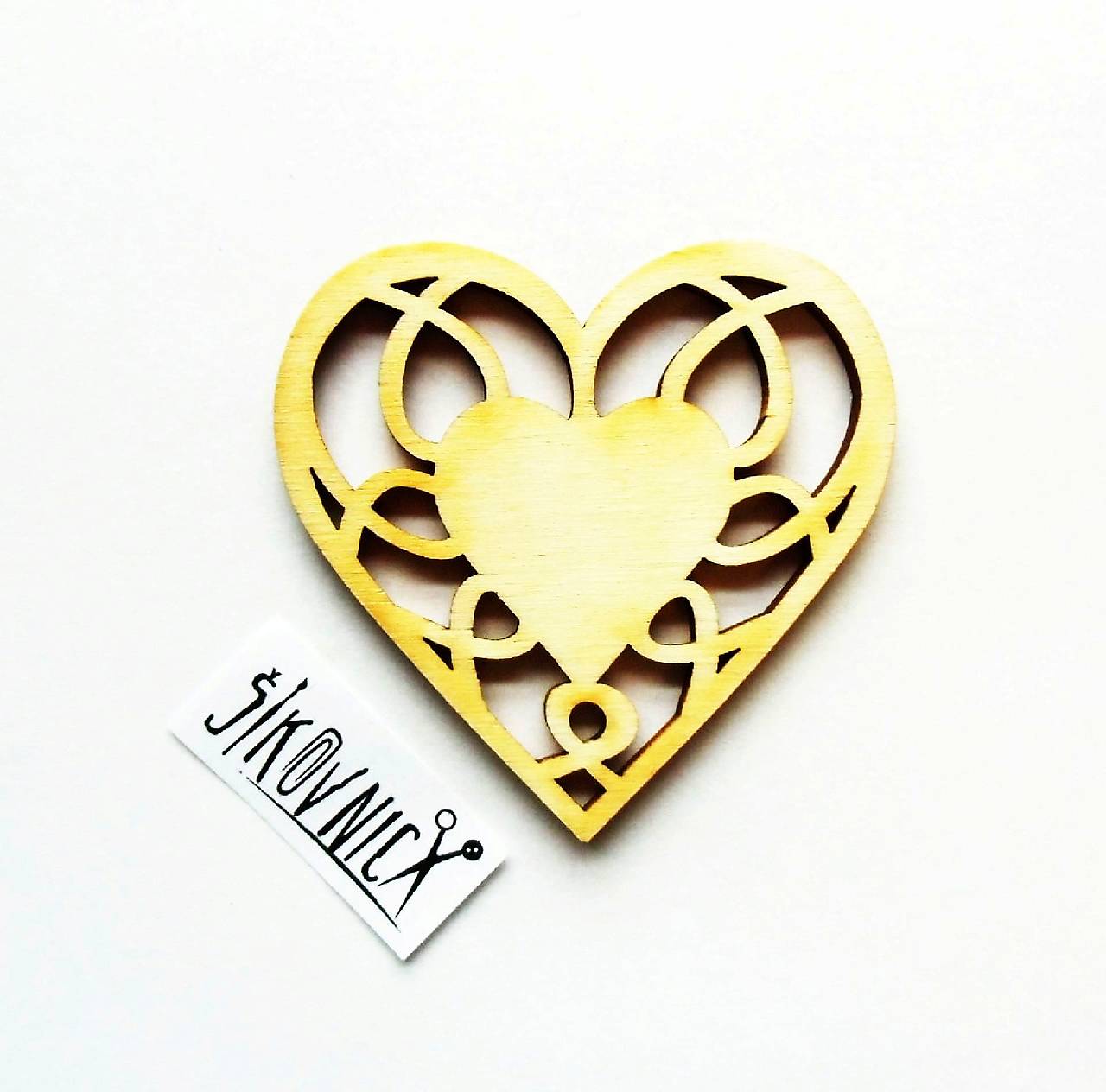 Výrez z preglejky - srdiečko, vyrezávané, 6 cm