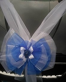 Svadobné pierka - výzdoba na auto kráľovská modrá aj s mašľami na kľučky - 13667546_